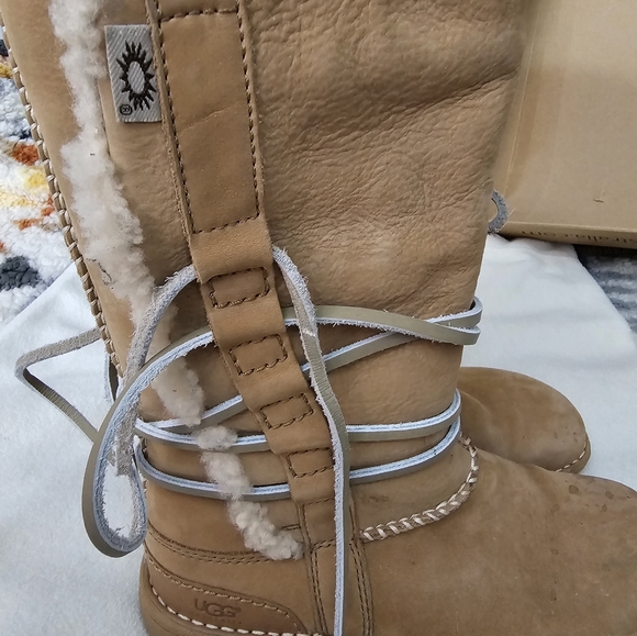 UGG Australia Catalina Tan Leather Lace Up Boot With Sheepskin Size 7 - Picture 13 of 16